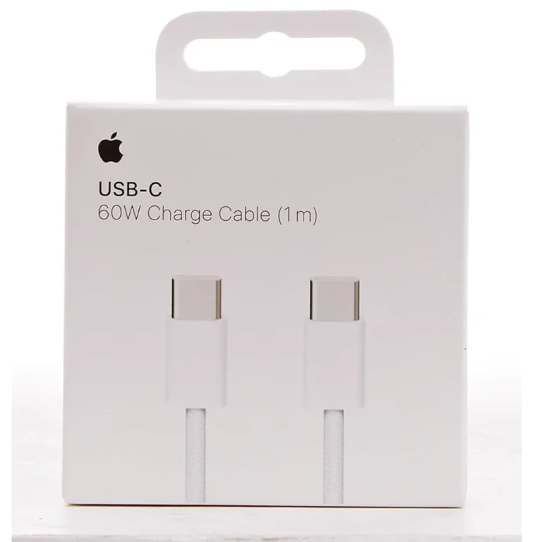 En vit låda med en Apple USB-C 60W laddningskabel (1 meter), med en bild av kabeln och USB-C-kontakterna på framsidan och en upphängningsflik upptill.