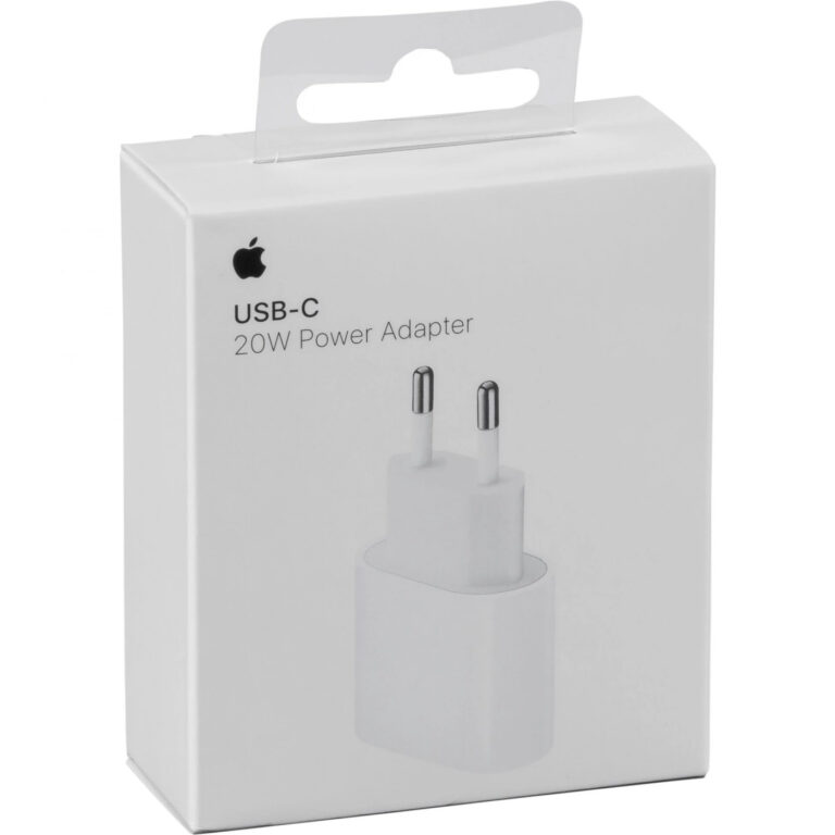 En vit detaljhandelsförpackning för Apple (MHJE3ZM/A) USB-C 20W Strömadapter Väggladdare, med en bild av adaptern med två runda europeiska tappar och Apples logotyp och produktnamn i svart text.