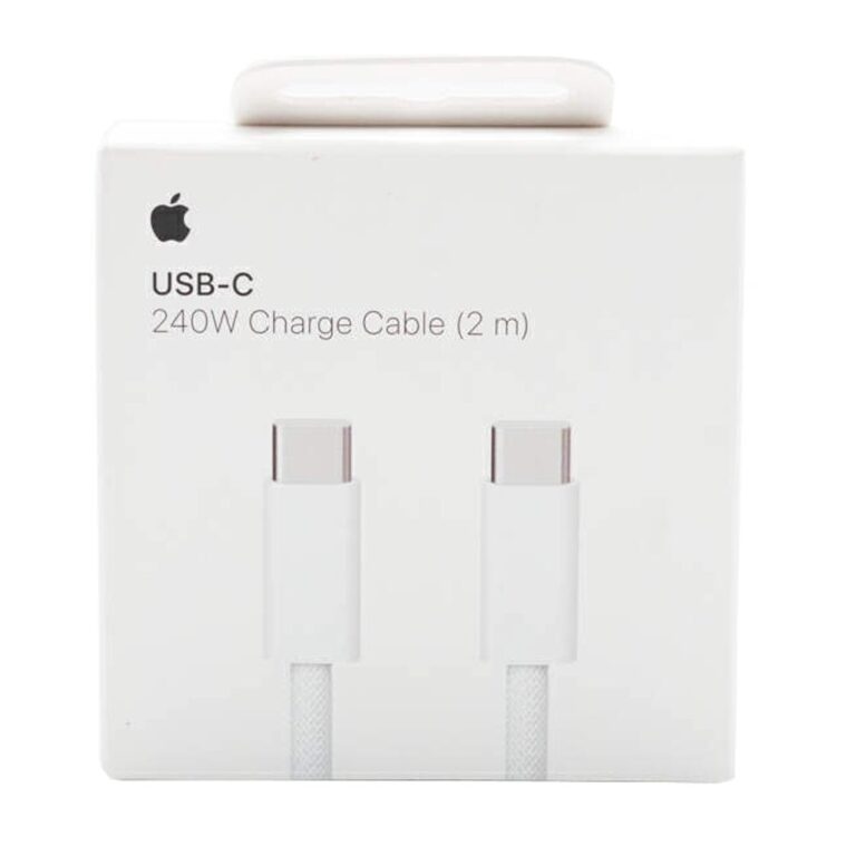 Framsida av Apple USB-C 240W Charge Cable 2M-boxen, med Apple-logotypen, produktnamnet och bilder av kabelns ändar mot en vit bakgrund.