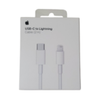 En vit detaljhandelsförpackning för APPLE USB-C TO LIGHTNING CABLE 2M visar bilder av båda kontakterna på framsidan, med Apple-logotypen och produktnamnet ovanför.