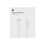 En vit låda med Apples logotyp, "Apple USB-C till Lightning-kabel, 1m" och bilder på USB-C- och Lightning-kontakterna på framsidan.
