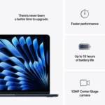 MacBook Air 13 M4 (Midnight) har en blå abstrakt design och highlights: "Det har aldrig varit ett bättre tillfälle att uppgradera", "Snabbare prestanda", "Upp till 18 timmars batteritid" och "12 MP Center Stage-kamera".